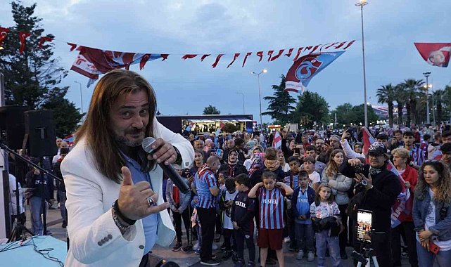 Bordo Mavili taraftarlar hem şampiyonluğu kutladı hem de kan verdi