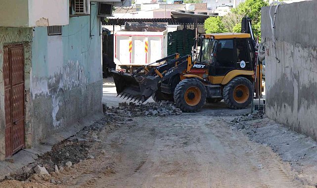 Bozova'da bozulmuş yollar onarılıyor
