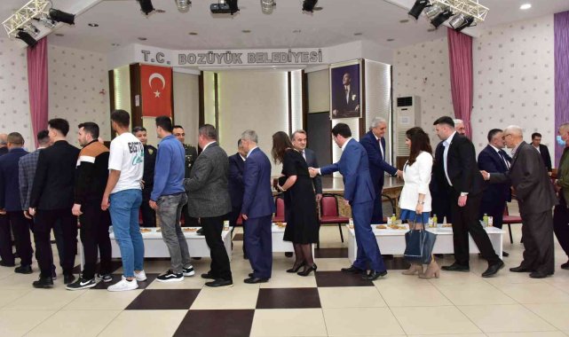 Bozüyük'te protokol ve vatandaşlar bayramlaştı