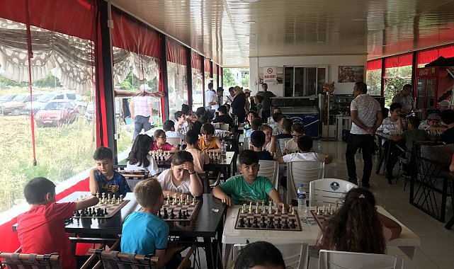 Bozyazı'da düzenlenen satranç turnuvasında ödüller sahiplerini buldu