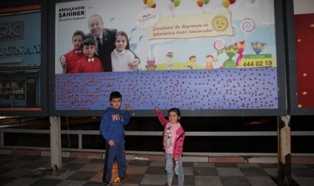 Bu bayramda miniklerin şekerleri başkan amcalarından