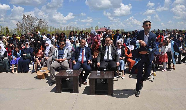 Bulanık Anadolu Lisesinde mezuniyet töreni