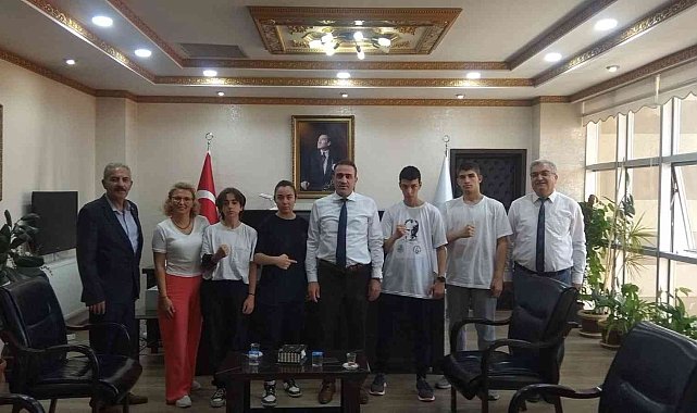 Burhaniye Kaymakamı Memiş, başarılı sporcuları tebrik etti