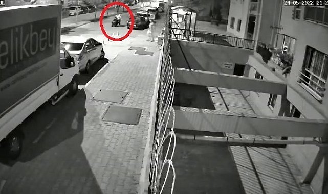 Bursa'da göz göre göre motosiklet hırsızlığı kamerada