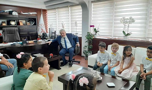 Bursa&#039;da ilkokul öğrencilerinin maskeleri çiçek açtı