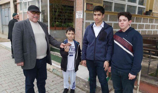 Bursa'da küçük çocuktan örnek davranış