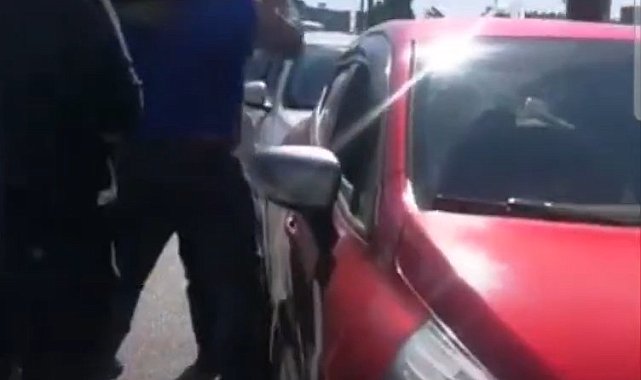 Bursa'da trafikte 'sinyal verme' kavgası kameralarda