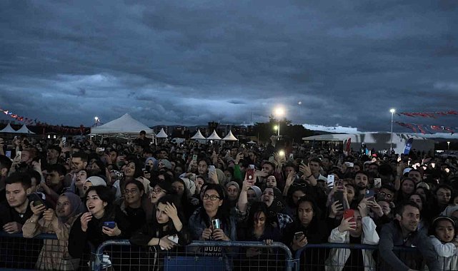 Bursalı gençler, Bilal Sonses ile coştu