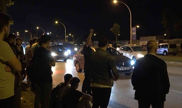 Bursasporlu taraftarlar toplanarak tepki gösterdi