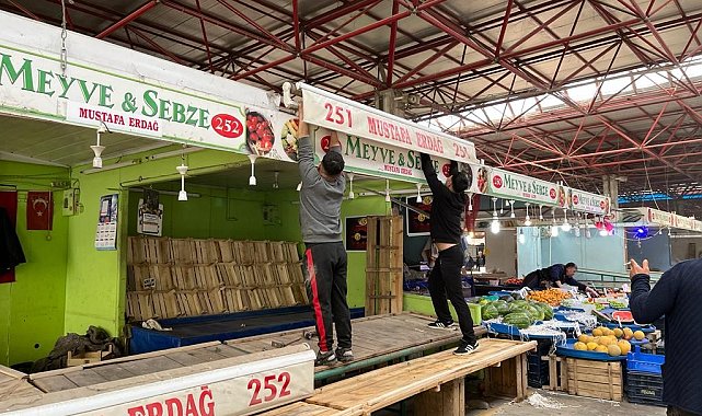 Buruk bir mutlulukla tezgâhlarını kapattılar