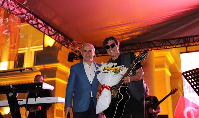 Büyükçekmece&#039;de Ayna Grubu ile 19 Mayıs coşkusu