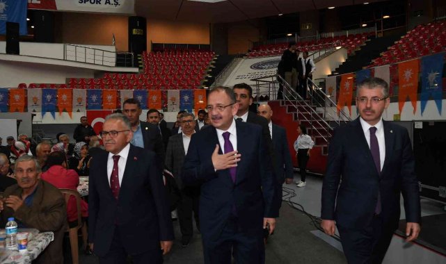 Büyükkılıç, AK Parti Kayseri İl Başkanlığı teşkilat iftarında partililerle bayramlaştı