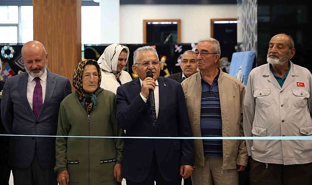 Büyükkılıç&#039;tan ulu çınarlar şiirli, şarkılı sergi açılışı