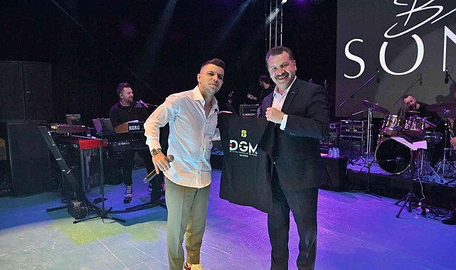 Büyükşehir, Edremit'te gençleri Bilal Sonses ile buluşturdu