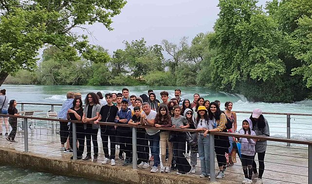 Büyükşehir, öğrencilere Antalya&#039;yı gezdiriyor