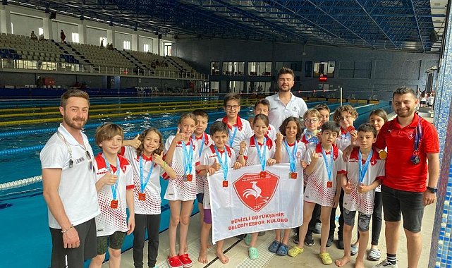 Büyükşehir yüzme takımı başarıya doymuyor