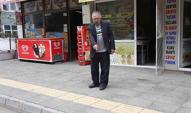 Caddede yürürken fenalaşan 14 yaşındaki çocuk kalbine yenik düştü