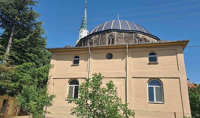 Camini çatısından düşen ustalardan birisi hayatını kaybetti