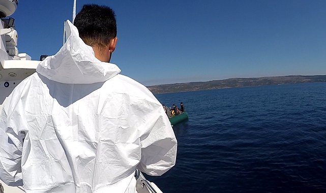 Çanakkale açıklarında ölüme terk edilen 30 düzensiz göçmen kurtarıldı