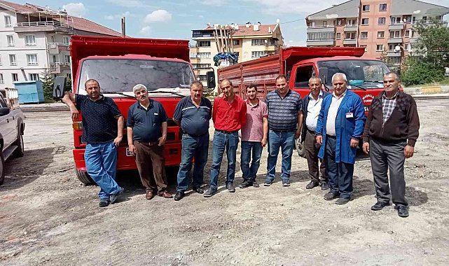 Çankaya Belediyesi'nin esnafa haber vermeden asfaltını kazıdığı pazar yeri kullanılmaz hale geldi