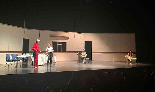 Çayırova&#039;da sahne kadınların