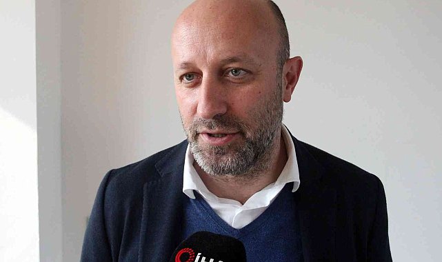 Cenk Ergün: "Her iki değerli başkan adayımıza da aynı yakınlıkta ve aynı uzaklıktayım"