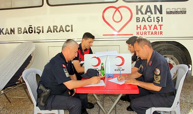 Çınarcık&#039;ta jandarmadan kan bağışı
