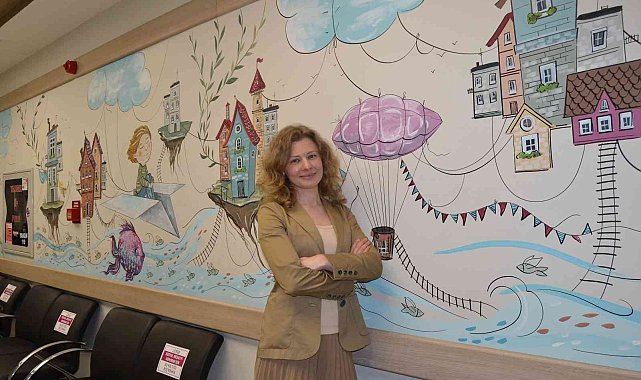 Çizdiği resimlerle çocukları masal dünyasında bir yolculuğa çıkarıyor