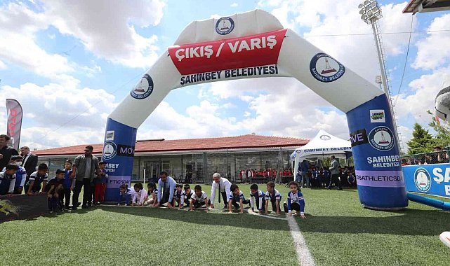 Çocuklar, atletizm şenliğinde doyasıya eğlendi