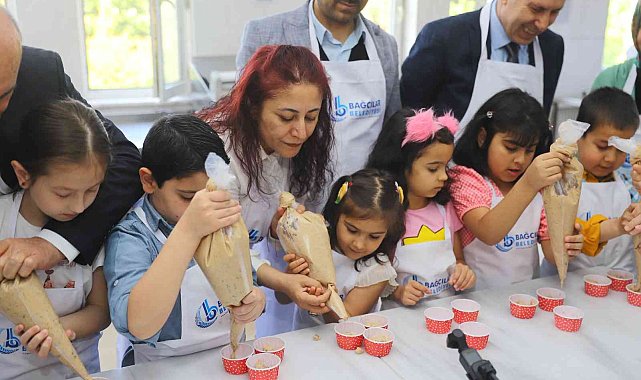 Çölyak hastaları için glütensiz kek yaptılar