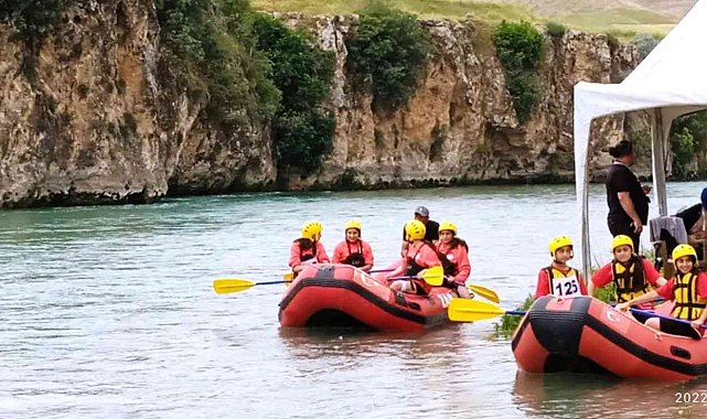 Çukurca rafting ekibi bölge birincisi oldu