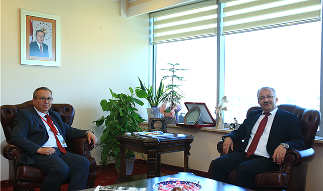 Cumhurbaşkanlığı Devlet Arşivleri Başkanı Ünal, Rektör Tabakoğlu ile bir araya geldi