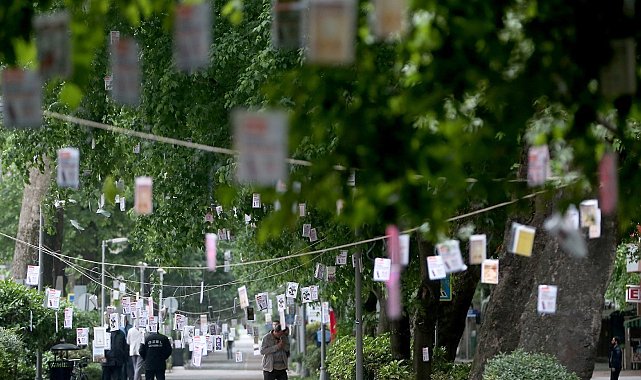 Cumhuriyet Bulvarı'nda ağaçlar kitaplarla süslenecek