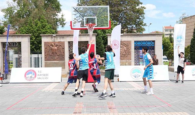 Cumhuriyet meydanında basketbol heyecanı