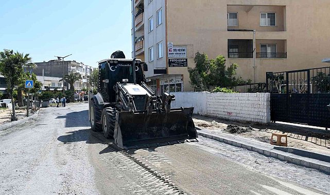 Davutlar Mahallesi&#039;ne 4 ayda 20 bin metrekare yeni yol çalışması yapıldı
