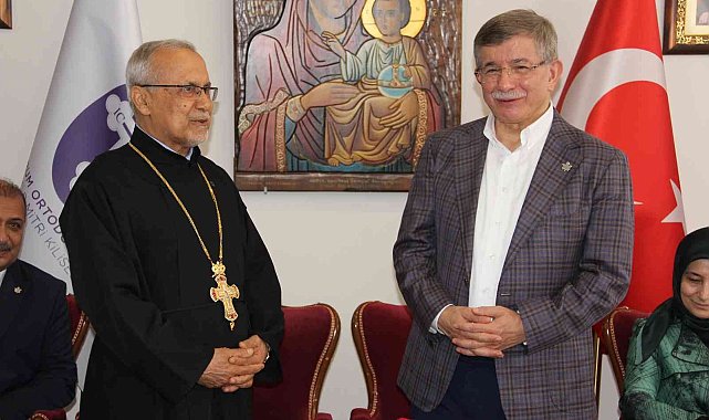 Davutoğlu, Mersin'de Hristiyan cemaatiyle buluştu