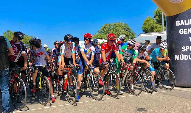 Denizlili bisikletçiler podyumda boy gösterdi