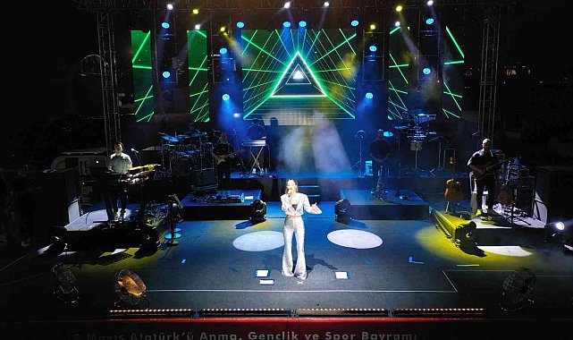 Derya Uluğ'dan Bursa'da konser