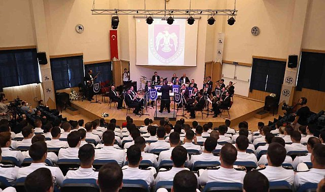 DEÜ&#039;de bahar şenlikleri unutulmaz konserle başladı