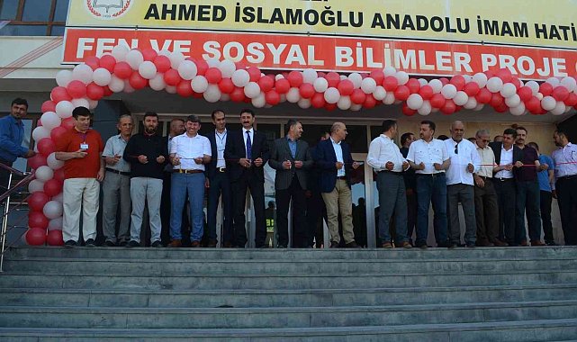 Develi Ahmed İslamoğlu Anadolu İmam Hatip Lisesinde Bilim Fuarı açıldı
