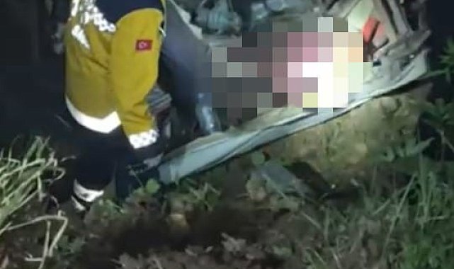 Devrilen traktörün altında kalarak can verdi