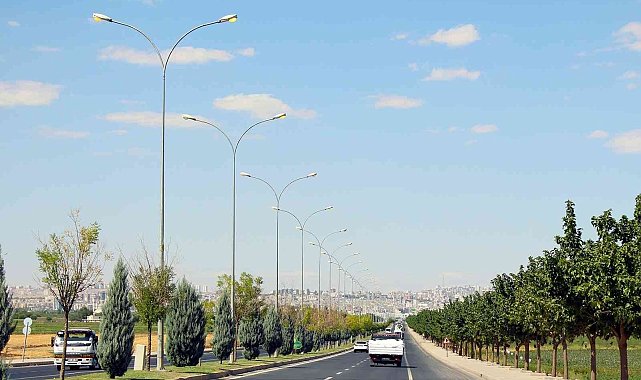 Dicle Elektrik: &quot;Sokak lambaları, denetim sebebiyle gündüz yanıyor&quot;