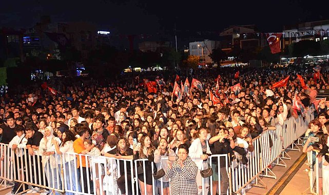 Didim Belediyesi 19 Mayıs'ı Grup "Gripin" ile kutladı