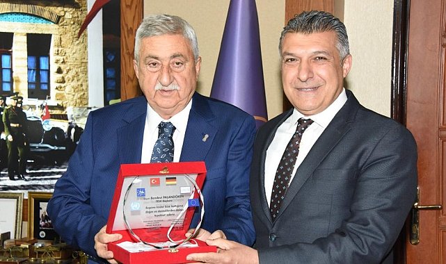 Diplomatlar birliğinden Palandöken'e plaket
