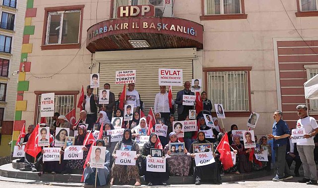 Diyarbakır ailelerinin HDP ve PKK'ya karşı destansı direnişi 1000'inci gününde
