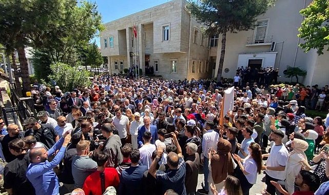 Diyarbakır Valisi Karaloğlu zılgıtlarla uğurlandı