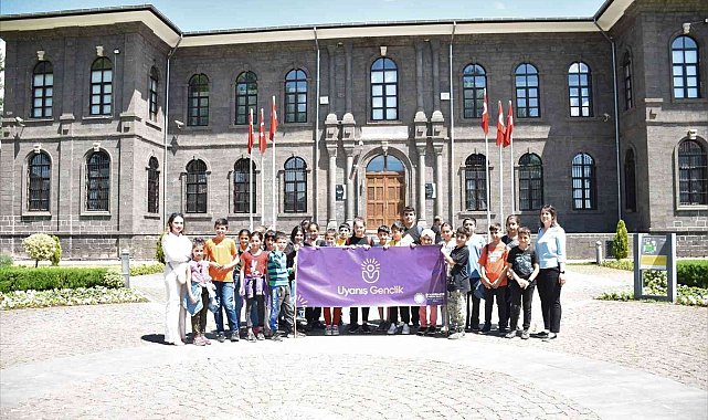 Diyarbakır&#039;da öğrenciler Arkeoloji Müzesi&#039;ni gezdi