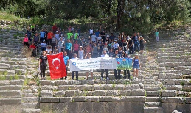 Doğaseverler tarihi Likya Yolu'nda yürüdü