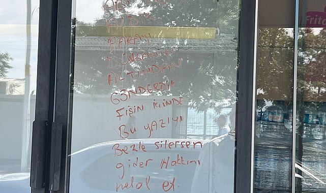 Dolabın camına yazılan mesaj şoke etti