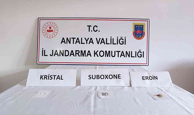 Dolandırıcılık suçundan aranan şahıs uyuşturucu ile yakalandı